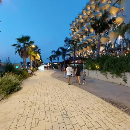 Domin Apartment, Golem, Durres ゴーレム