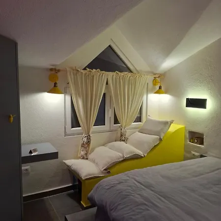 Domin Apartment, Golem, Durres ゴーレム