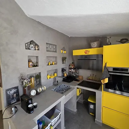 Domin Apartment, Golem, Durres アパート *